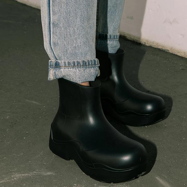 Shiningmiss Pull-On Closed Rounded Toe Seamless Full Rubber Rain Boots